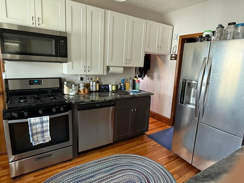 Building Photo - 81 Litchfield St
