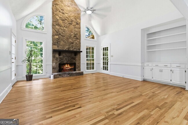 Building Photo - 275 Sageglen Rd