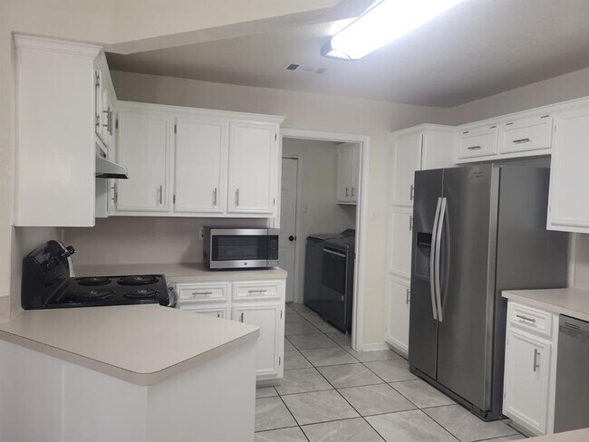 Building Photo - 4805 Joseph Dr