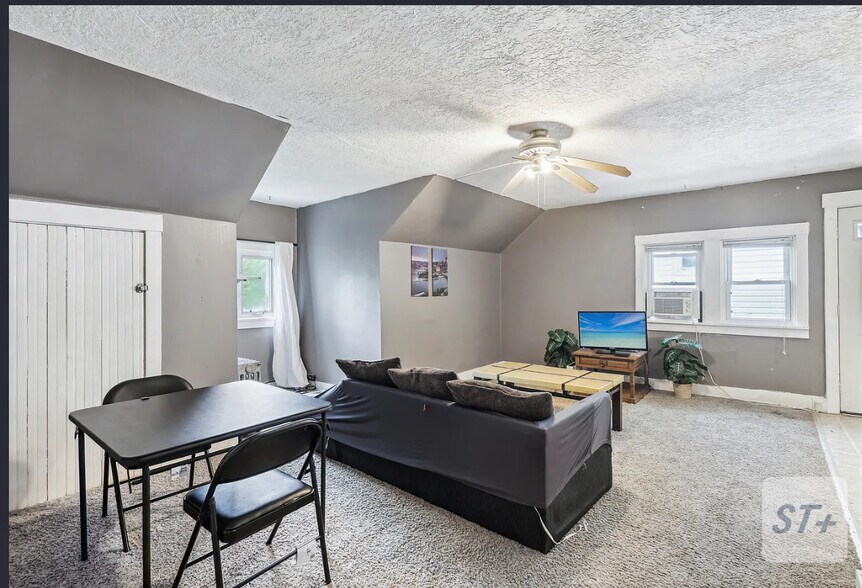 Building Photo - 624 Frayne St