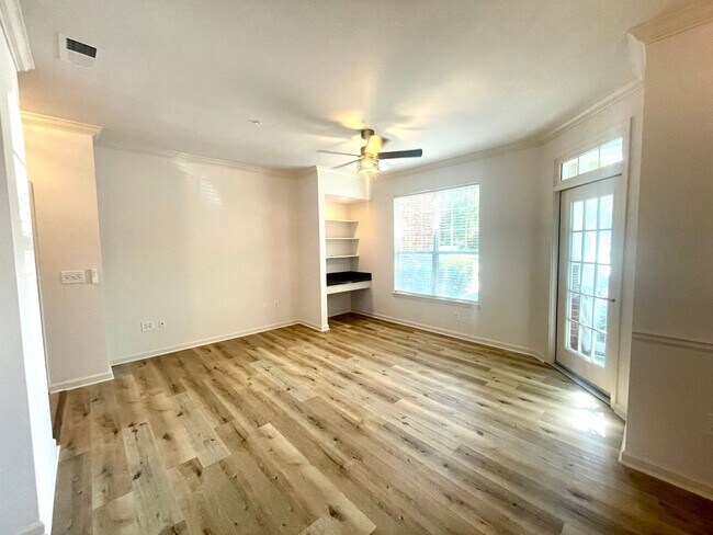 Building Photo - 1 Bedroom, 1 Bath Condo in The Concord West of the Ashley!