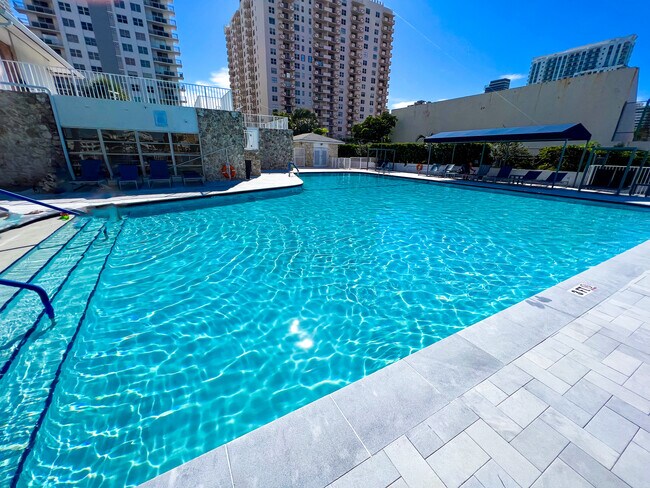 Building Photo - 1833 S Ocean Dr