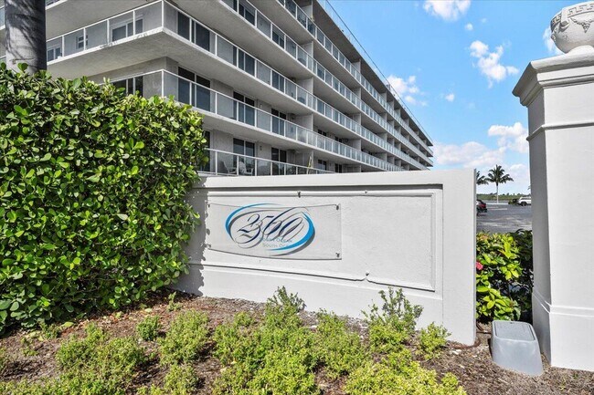 Building Photo - 2560 S Ocean Blvd