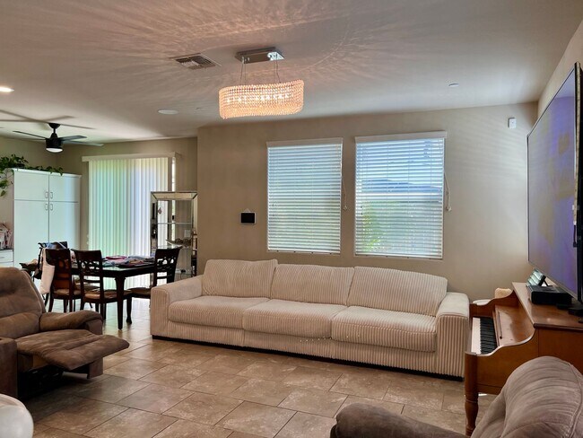 Building Photo - Stunning 3-Bed, 2.5-Bath Home Near Clovis ...