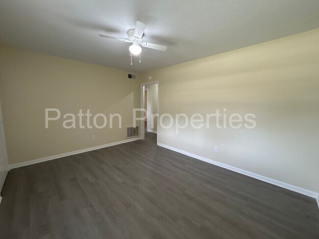 Building Photo - 3100 Oweada Dr