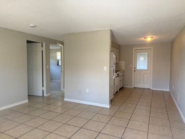 Building Photo - Palmetto Gardens 2/1 duplex