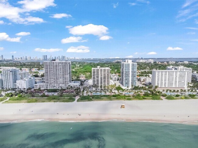 Building Photo - 2625 Collins Ave