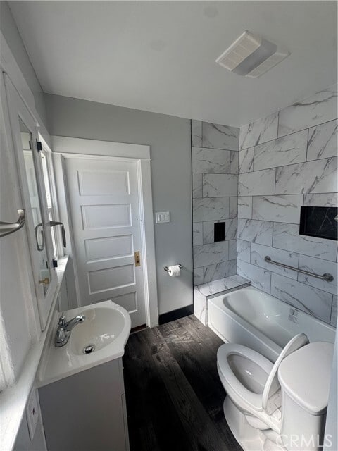 Building Photo - 146 W 58th St