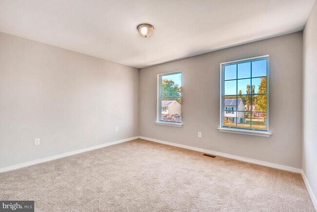 Building Photo - 915 Cambridge Ave