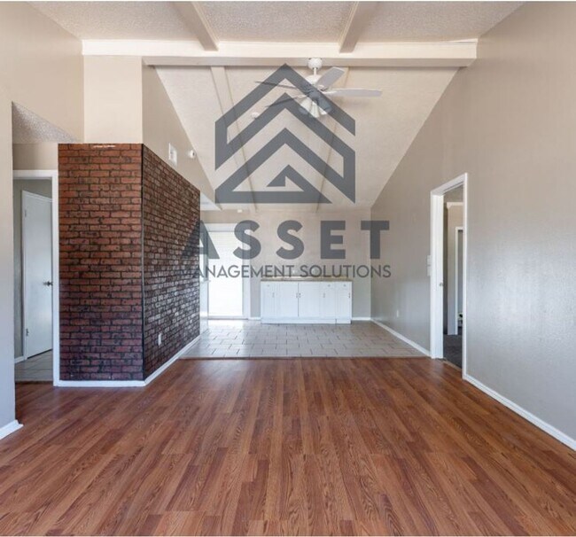 Building Photo - Cute 4 bedroom House