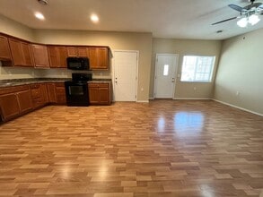Building Photo - 2 Bedroom Twinhome For Rent in Lennox, SD!!