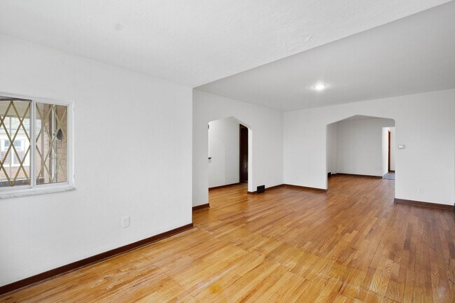 Building Photo - READY FOR MOVE IN! Check out this STUNNING 3 bedroom in Munhall!