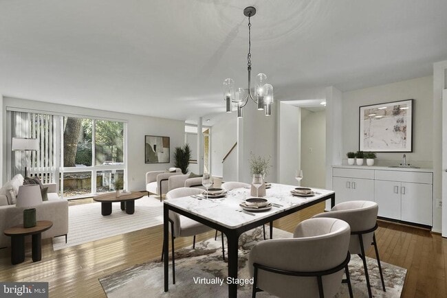 Building Photo - 2006 Lakebreeze Way