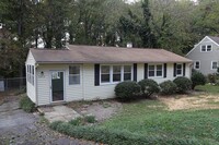 Building Photo - Charming and Cozy 3-Bedroom Racnh Home in ...