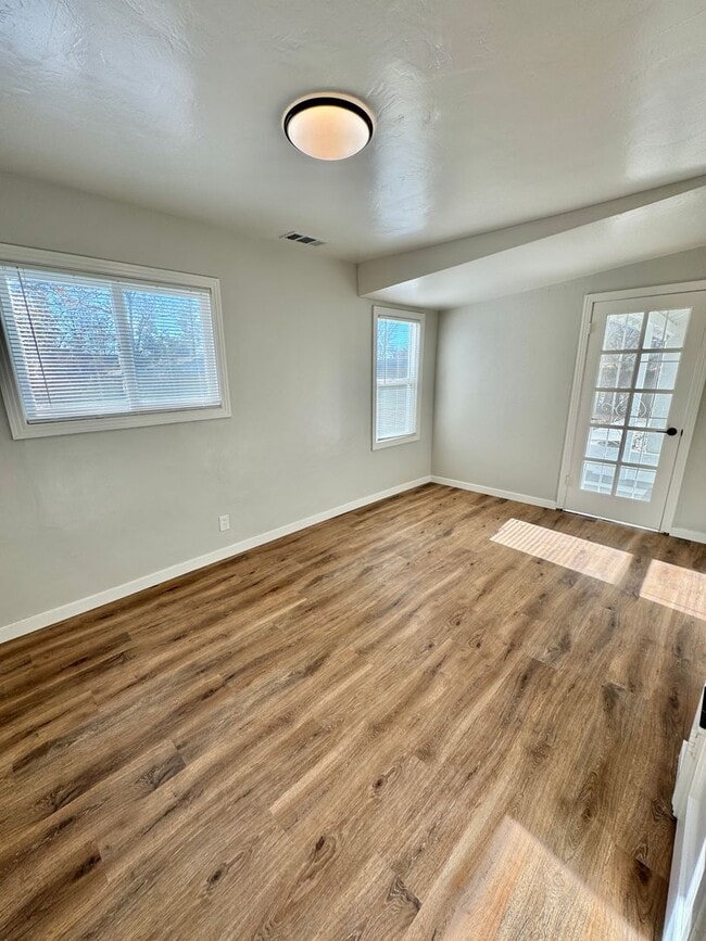 Building Photo - Remodeled 3BD/1BA Single-Family Home – Mov...