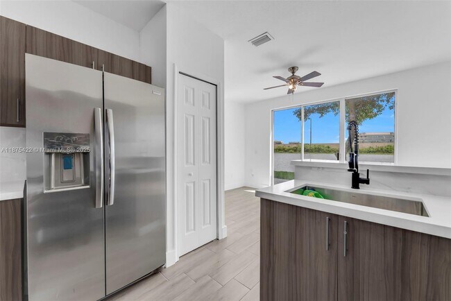 Building Photo - 3907 SW 155th Ave