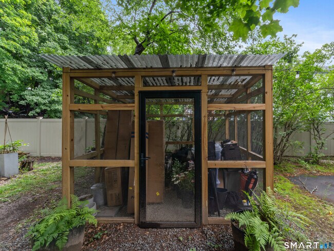 Building Photo - 653 Winchester Ave