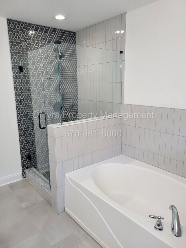 Building Photo - Stunning Townhome Overlooking Beltline at Grant Park!