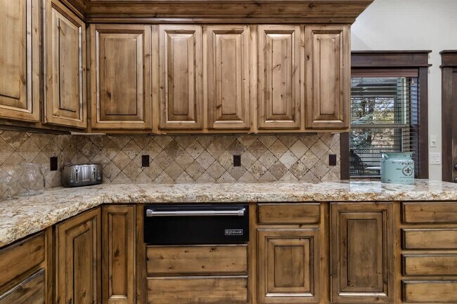 Building Photo - 5605 N Morpheus Pl