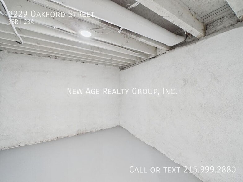 Building Photo - 2229 Oakford St