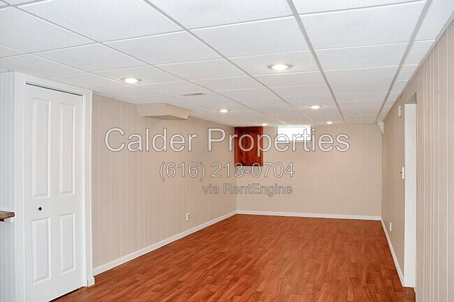 Building Photo - 1317 Herrick Ave NE