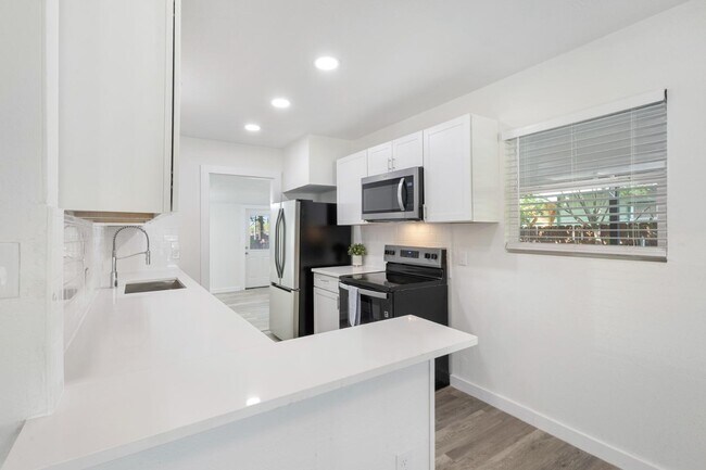 Building Photo - 434 Byrnes Dr