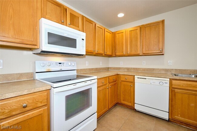 Building Photo - 1707 SW 4th Pl