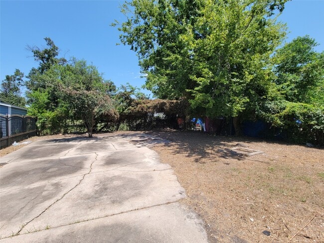 Building Photo - 5217 Hershe St