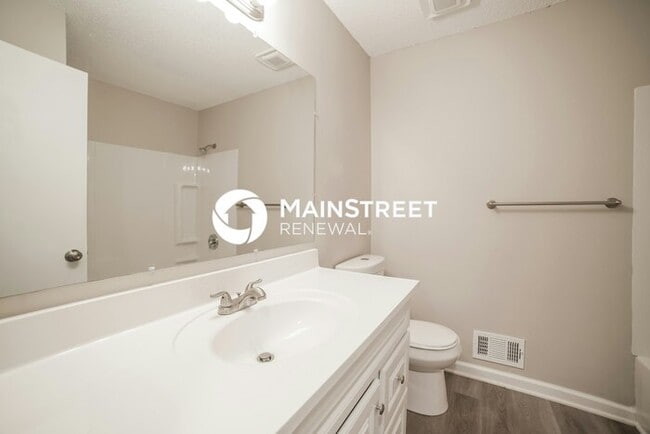 Building Photo - 3 Bedroom Pet-Friendly Home in INDEPENDENCE, MO with Main Street Renewal
