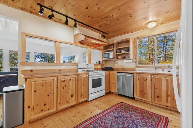 Building Photo - Whitefish Home with Great Lake Views