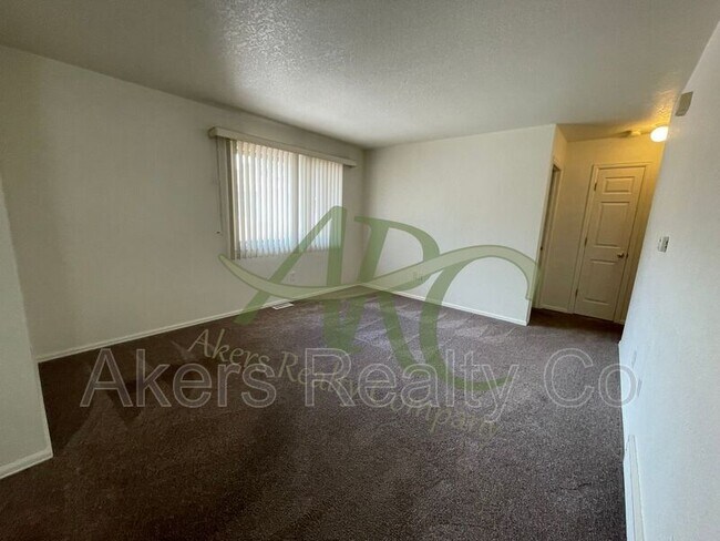 Building Photo - 2730 Poplar St