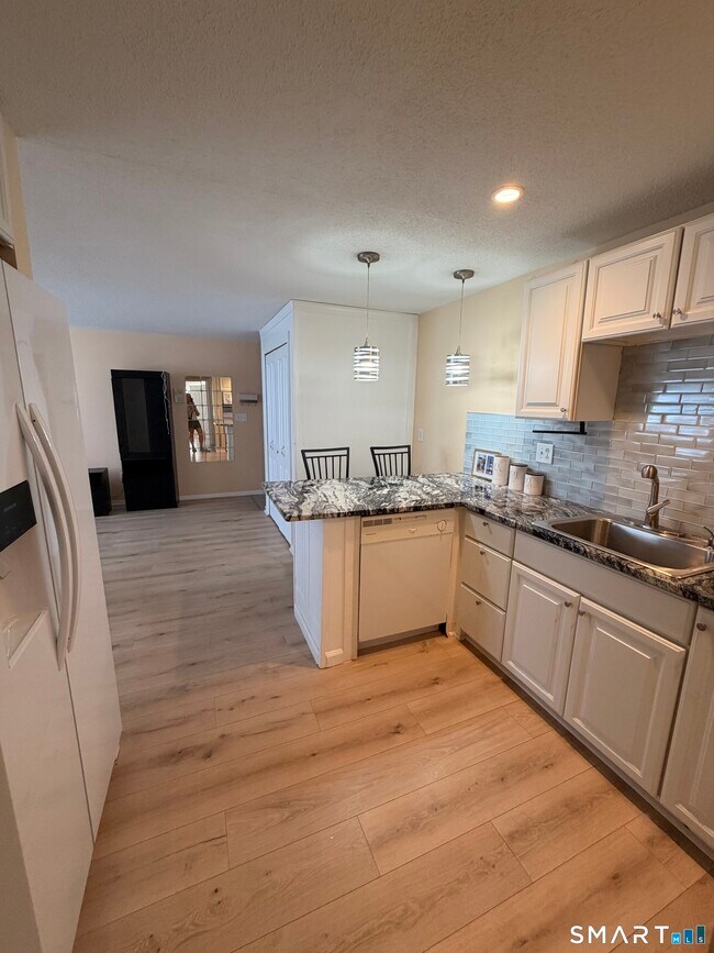 Building Photo - 265 Burritt St