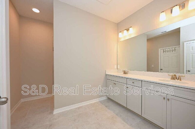 Building Photo - 5507 Freesia Dr