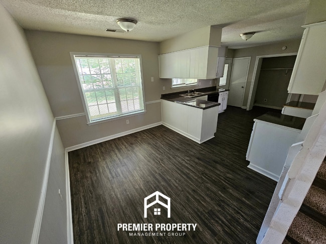 Building Photo - Spacious 3BR/2BA in 38115 | Soaring Ceilings & Floor-to-Ceiling Fireplace