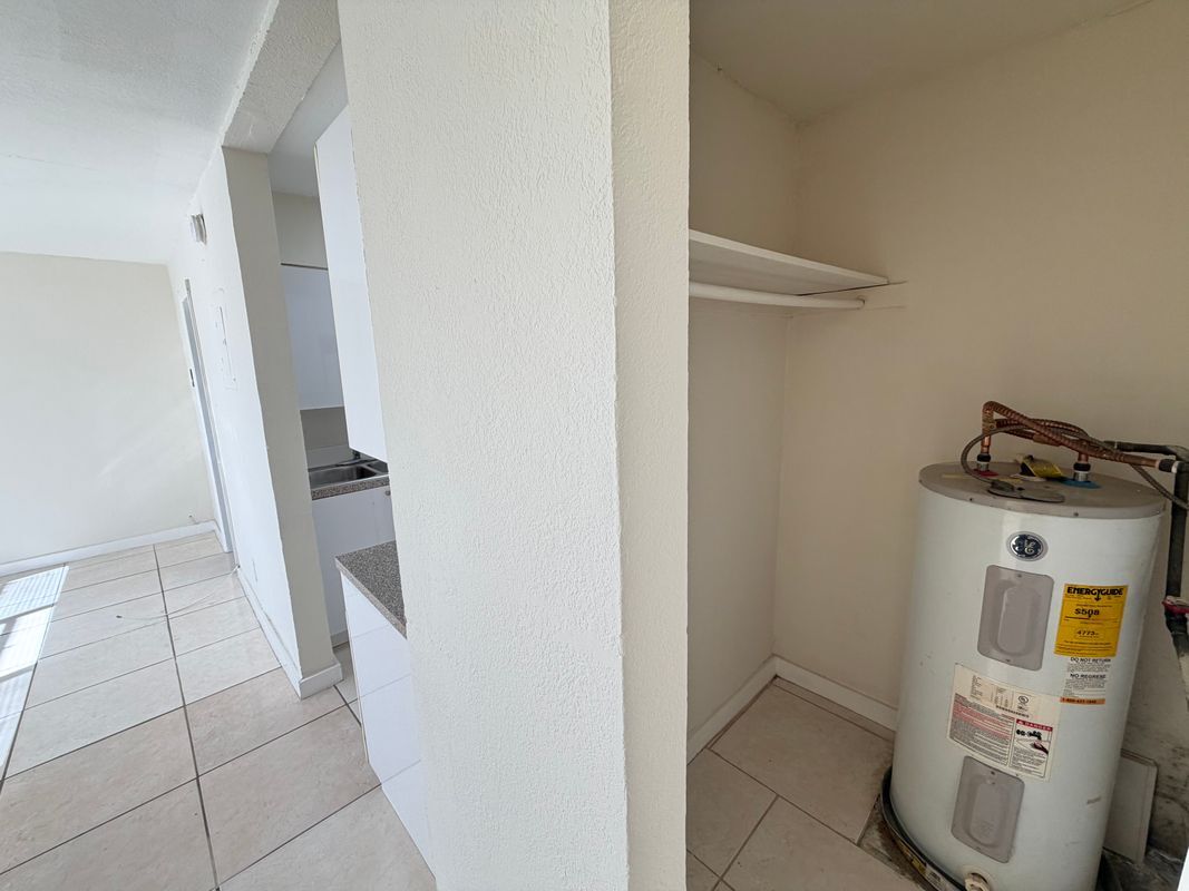 Building Photo - 2571 NW 13th Ct