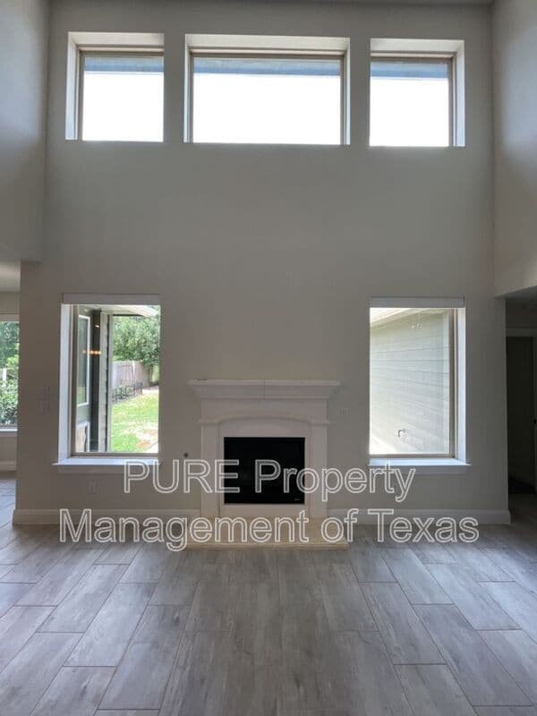Building Photo - 716 Expedition Way