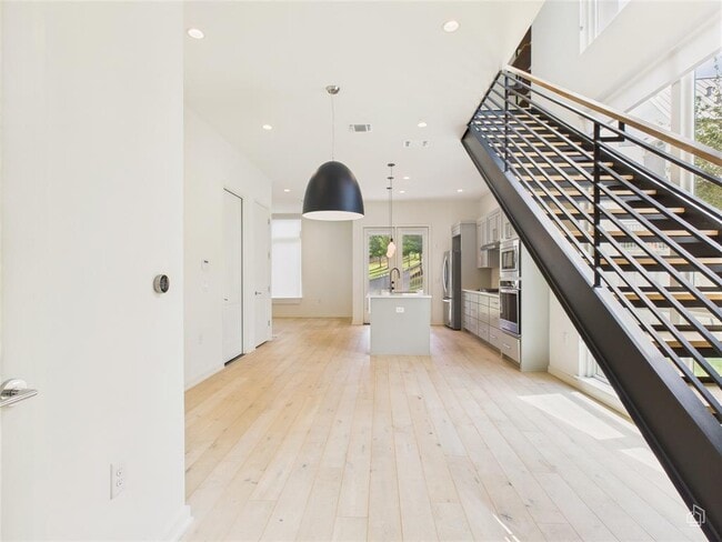 Building Photo - 3306 Cantwell Ln