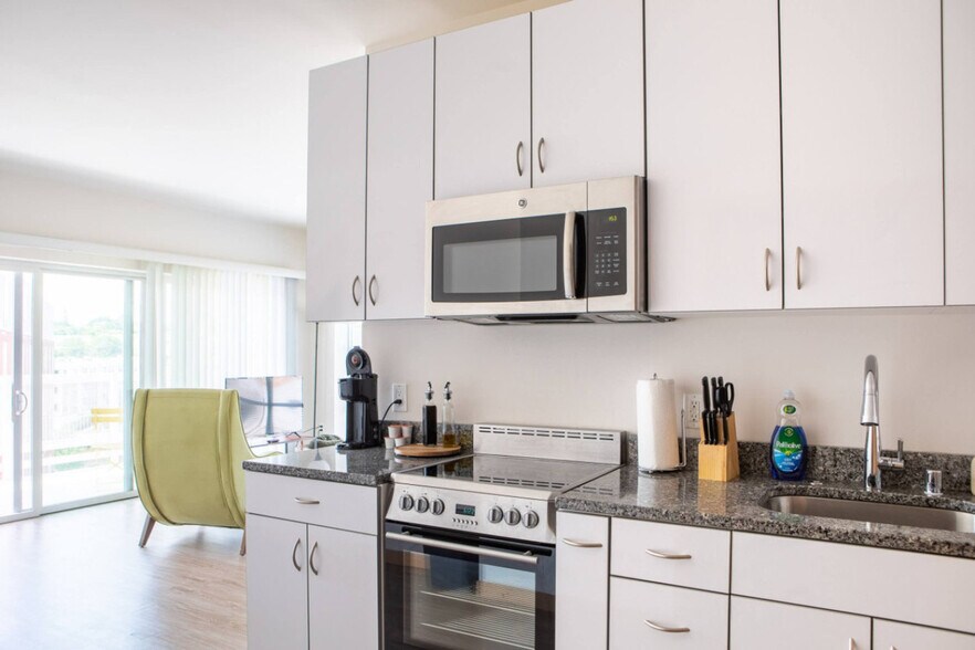 Building Photo - 1640 N Water St