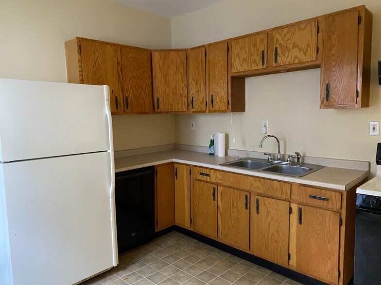 Building Photo - 105 Manning Blvd