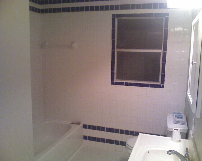 Building Photo - 1701 Daniel Dr