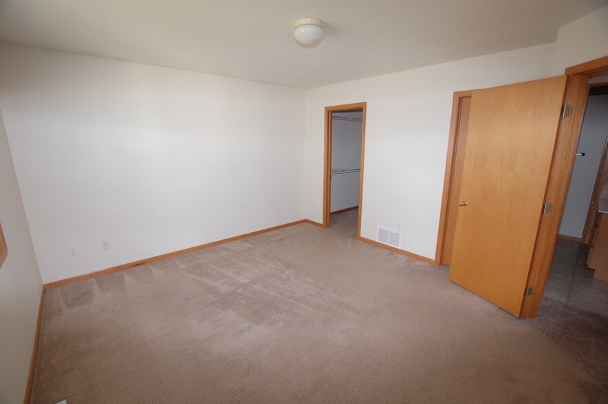 Building Photo - 4721 Townsite Pl S