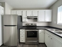 Building Photo - Modern 2 Bed, 2 Bath Apartment in Overland...