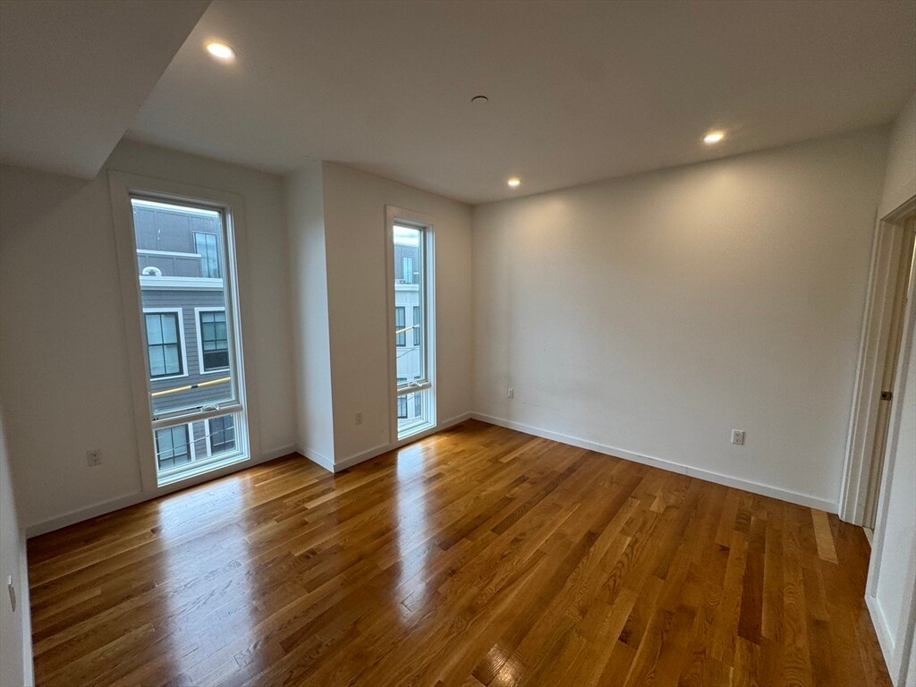 Building Photo - 49 Rogers St