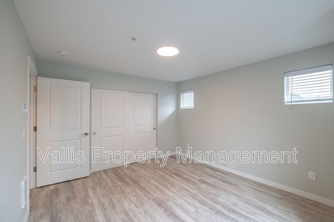 Building Photo - 13001 S Crompton Lane