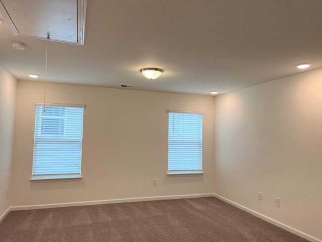 Building Photo - Coming Soon - Beautiful 3 bedroom 2.5 bath Home in Roebuck!