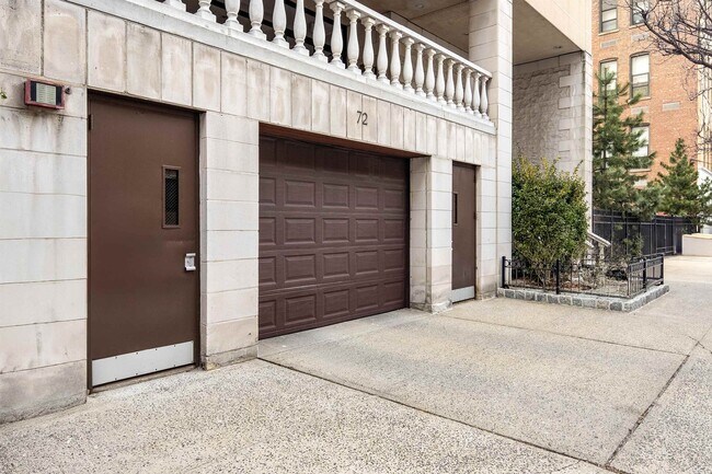 Building Photo - 72 Park Ave