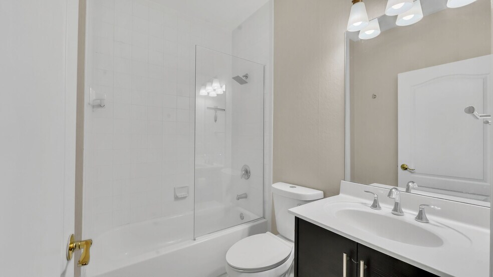 Building Photo - 2342 SE 10th St