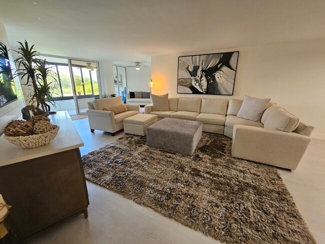Building Photo - MODERN  SEASONAL VACATION CONDO