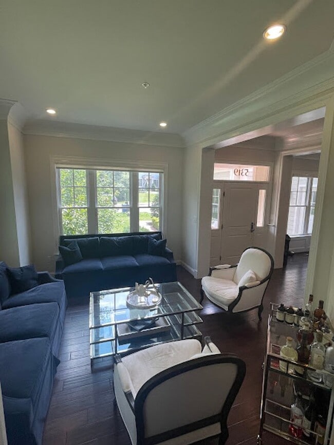 Building Photo - 5 Bed 4 Bath LUXURIOUS CRAFTSMAN set in Bethesda Mews