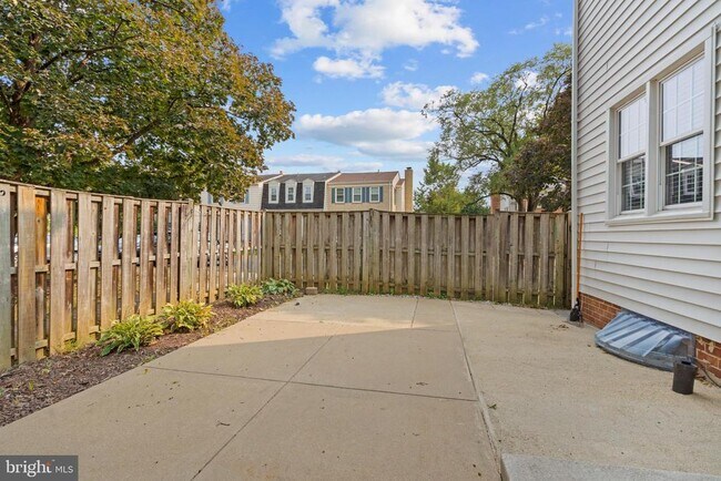 Building Photo - 9932 Longford Ct